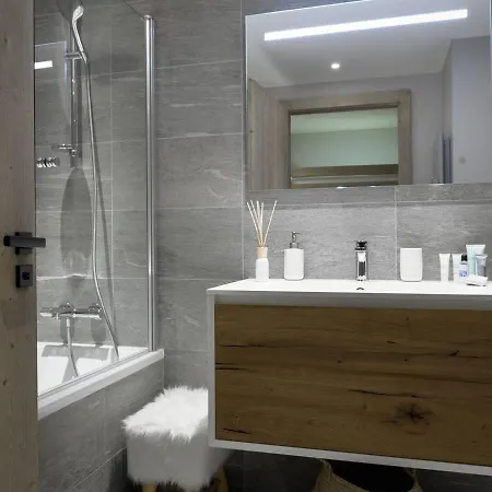 96m² - 8 Pers - Village - Centre Station & A Cote Des Pistes - Balcon - - Fr-1-631-104 * Courchevel
